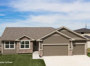 1411 S 6th Ct, Adel, IA 50003