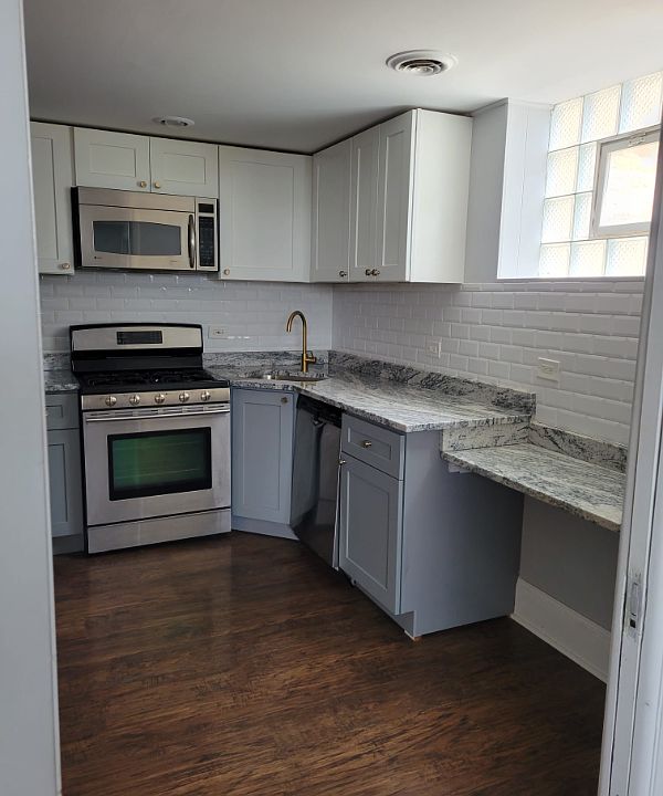 1st image of 2949 W Peterson Ave #1R