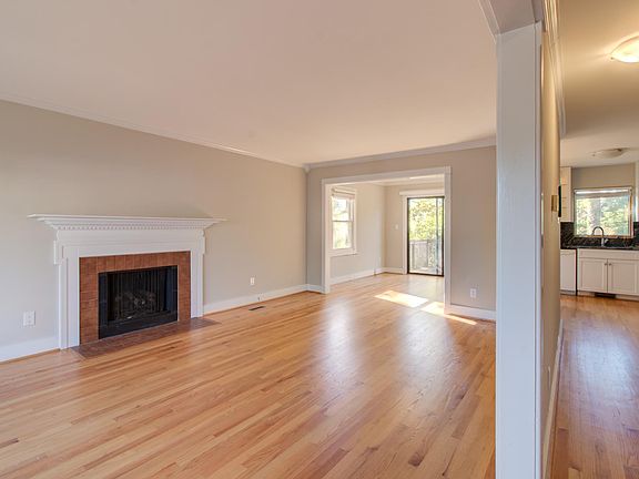 4th image of 1515 E Franklin St APT 21