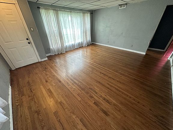 3rd image of 8220 Gordon Dr