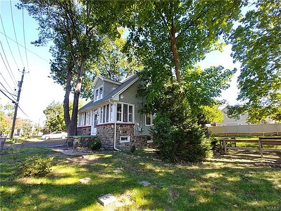 4th image of 68 College Ave