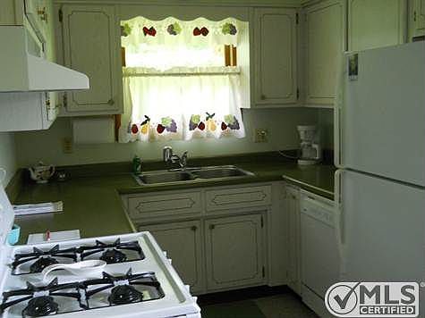 3rd image of 144 Tracey Ln