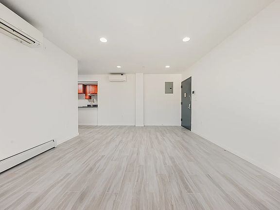 3rd image of 16 Bay 25 St #4A