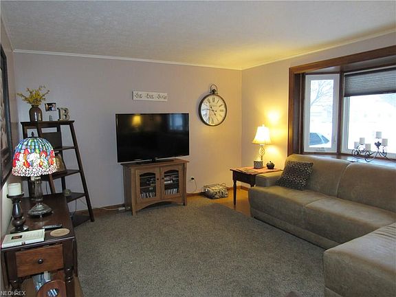 3rd image of 3231 Crestview Dr