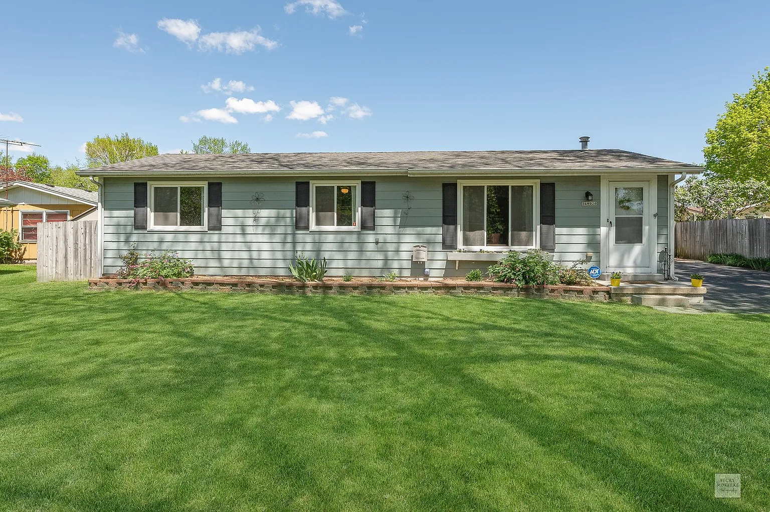 34W926 S James Dr photo 1