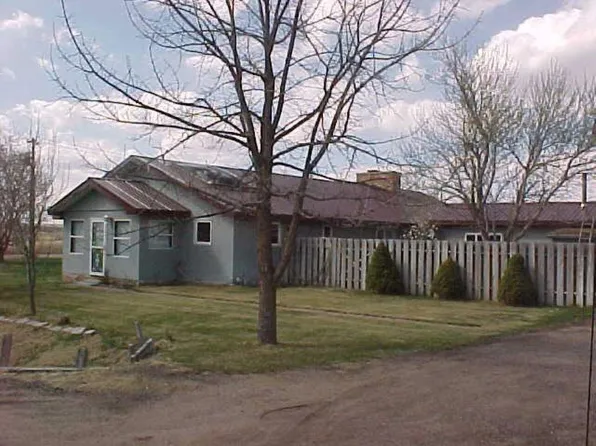304 U St, Beaver City, NE 68926