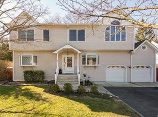 62 Harvard St, Islip, NY 11751