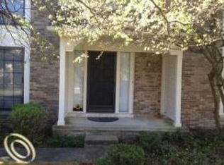 7140 Creeks Xing #1, West Bloomfield, MI 48322