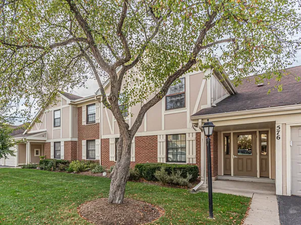 576 Greystone Ln APT C2, Wheeling, IL 60090