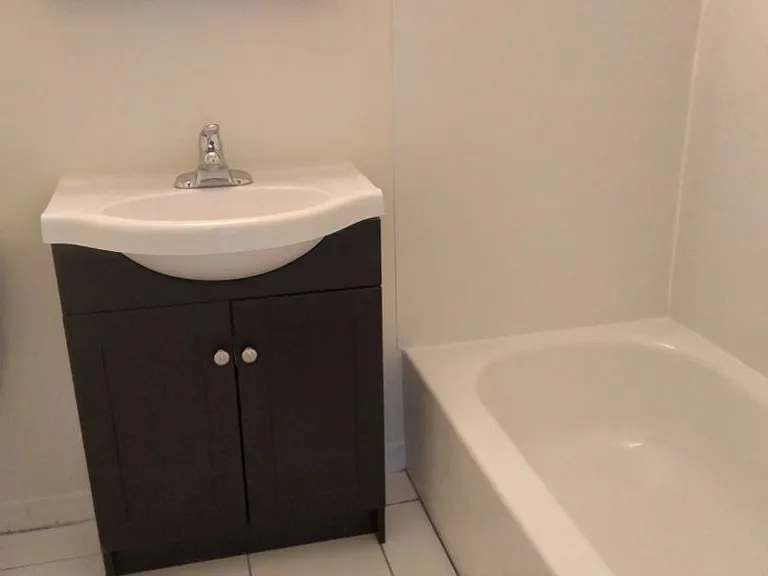 Creswood Apartments- Come home to Convenience! — Photo 40