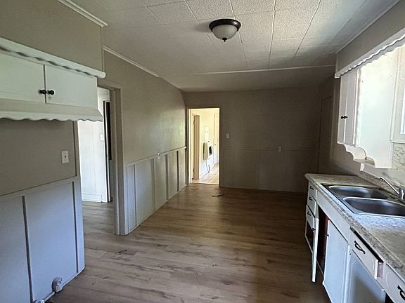 5th image of 405 N 3rd St