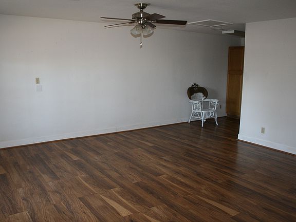 5th image of 117 E Serrett St