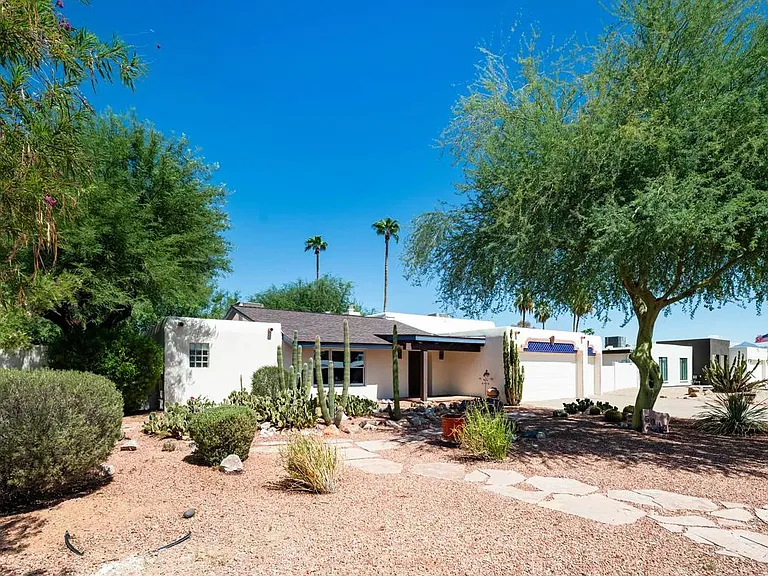 5312 E Ludlow Dr — Photo 1