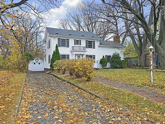 Call Listing Agent Tammy Maddrey 952-738-1331