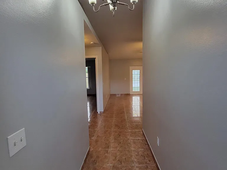 2404 Quail Cove Ct — Photo 3