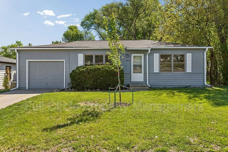 Building Photo - 7013 La Vista Dr
