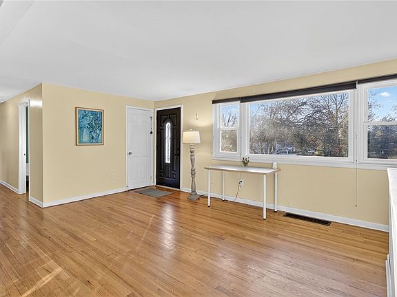 2nd image of 303 Tareyton Dr