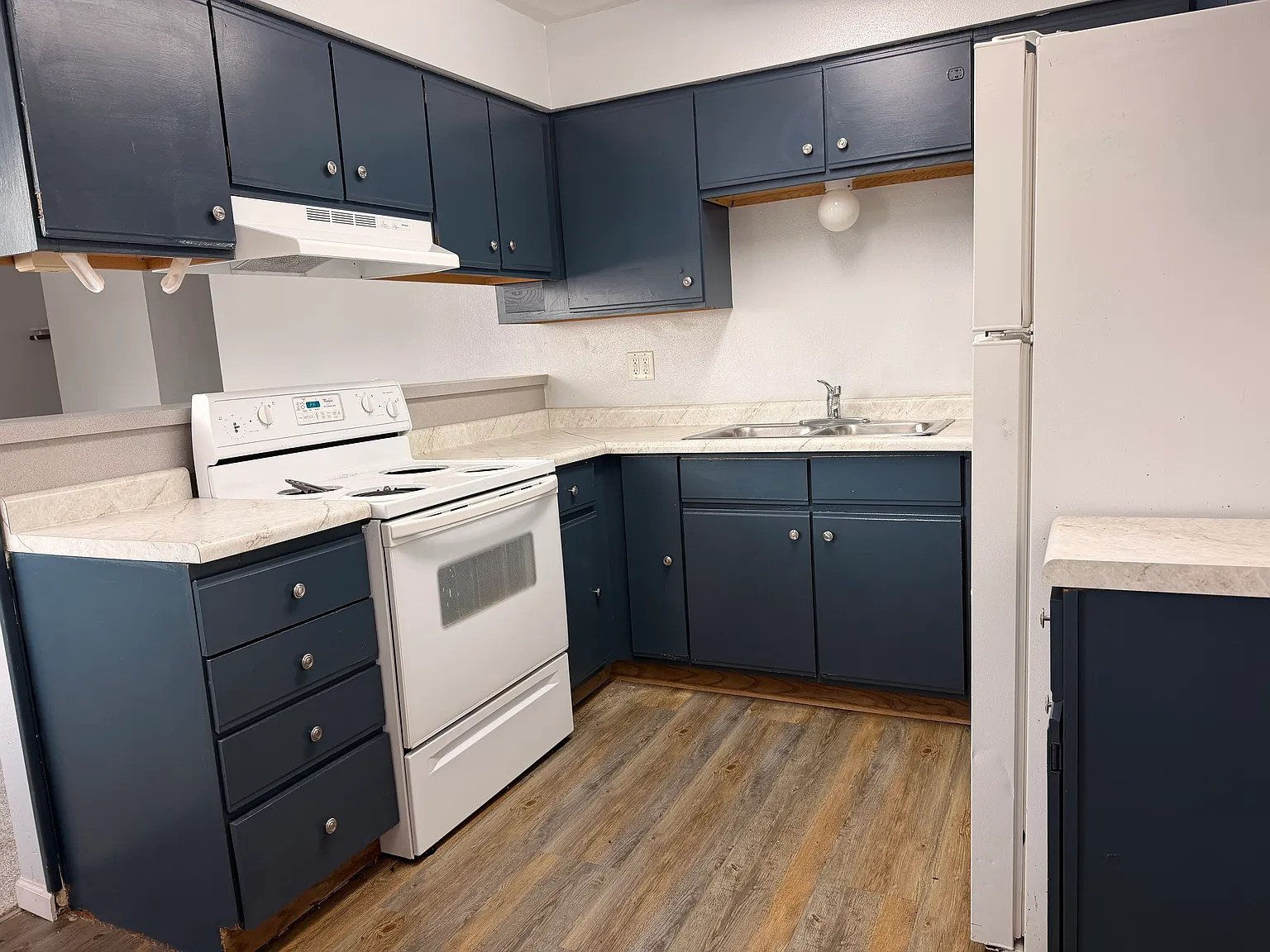 3 bed, $995 — Photo 2