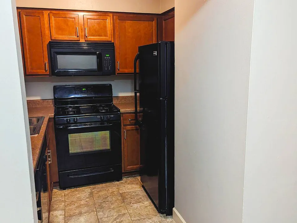 Kitchen appliances at Auburn Apartments.