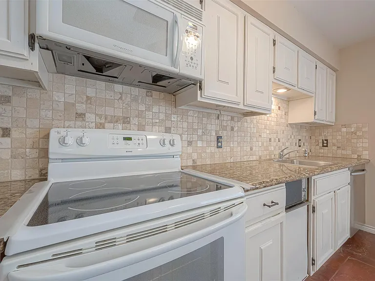 10217 Longmont Dr — Photo 16
