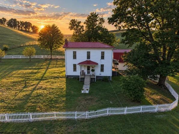 623 Hackers Creek Rd, Buckhannon, WV 26201