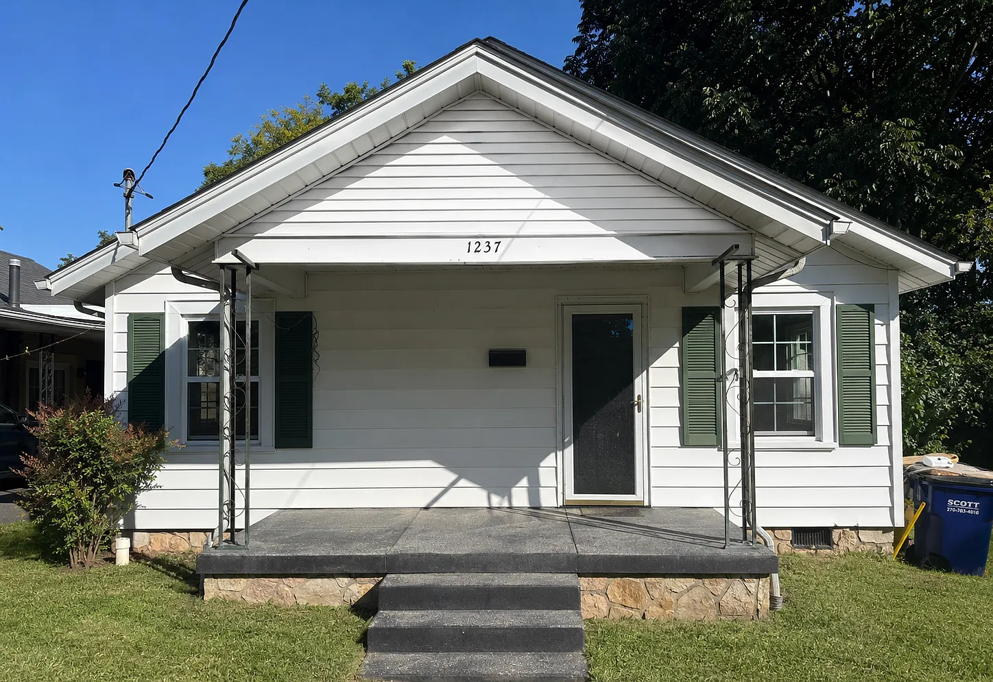 2 bed, 899 sqft, $1,300 — Photo 1