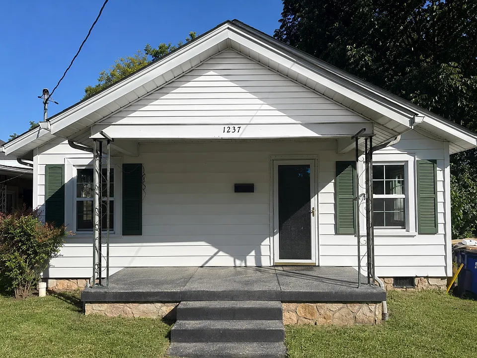 1237 Oliver St