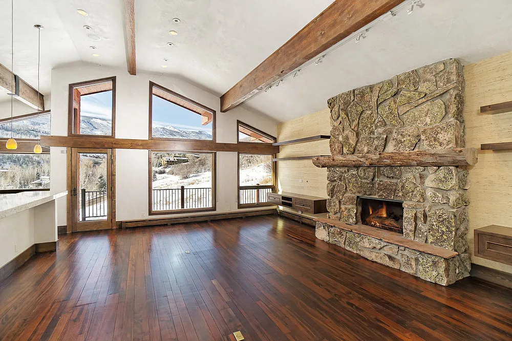5 bed, 3833 sqft, $14,000 — Photo 2