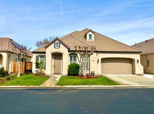 77 W Lester Ave, Clovis, CA