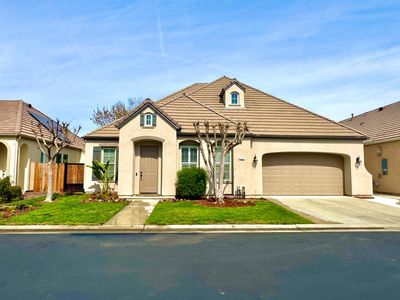 77 W Lester Ave, Clovis, CA, 93619