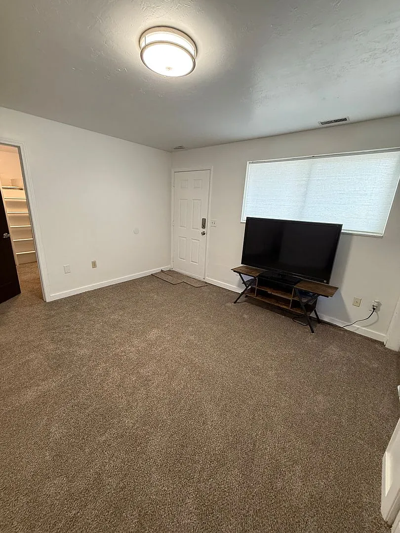 Affordable Beautiful Student Housing for Snow College students 5 rooms, 2 shared bathrooms, share... — Photo 4