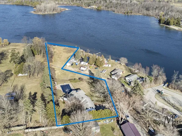 311 E 1st St, Trufant, MI 49347
