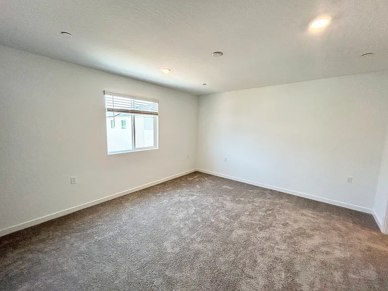 4417 Bellaire Ave — Photo 15