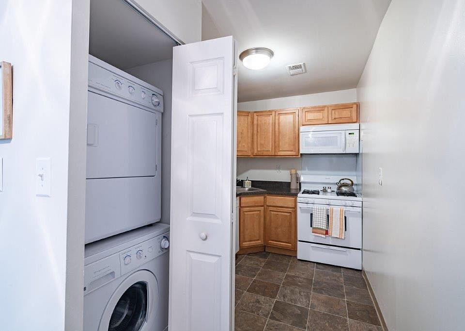 Country Village Apartment Homes 480 Country Dr Dover DE Zillow