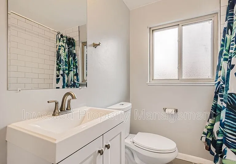 2442 S Corona St — Photo 7