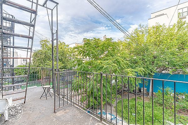 1st image of 190 Jefferson St APT 2R