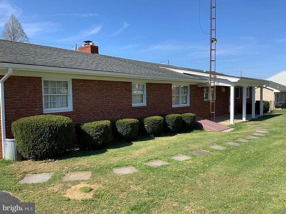 2nd image of 3899 Winchester Ave