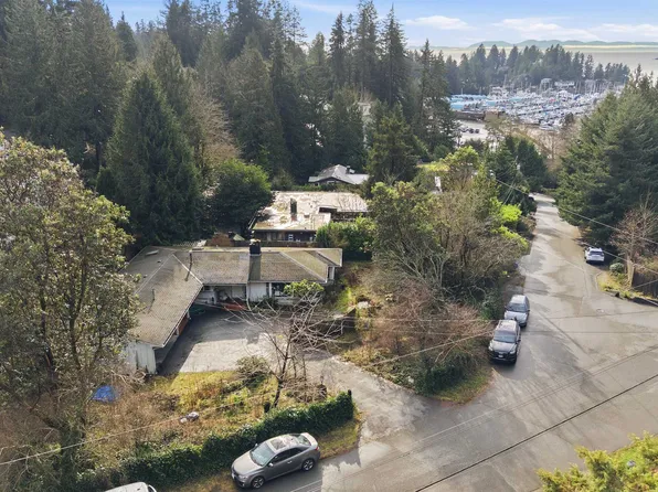 5757 Cranley Dr, West Vancouver, BC V7W 1S9