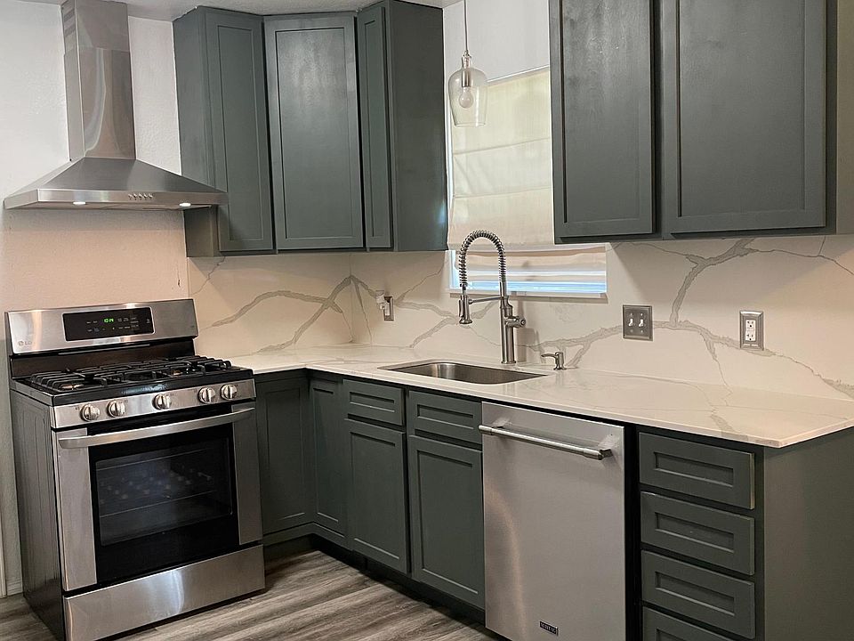 1st image of 919 Vecinos Blvd