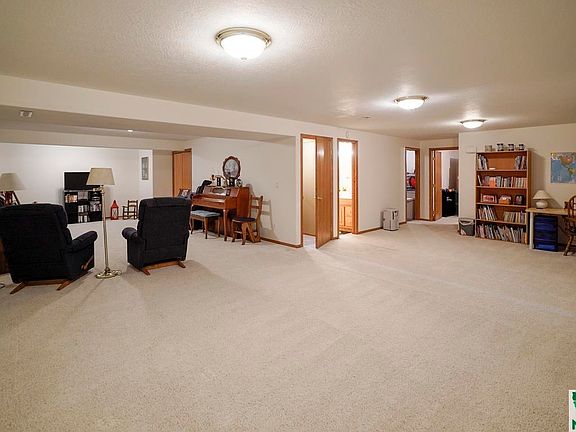4th image of 3446 Glen Oaks Blvd