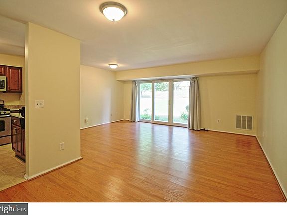 3rd image of 3 Henley Dr #3