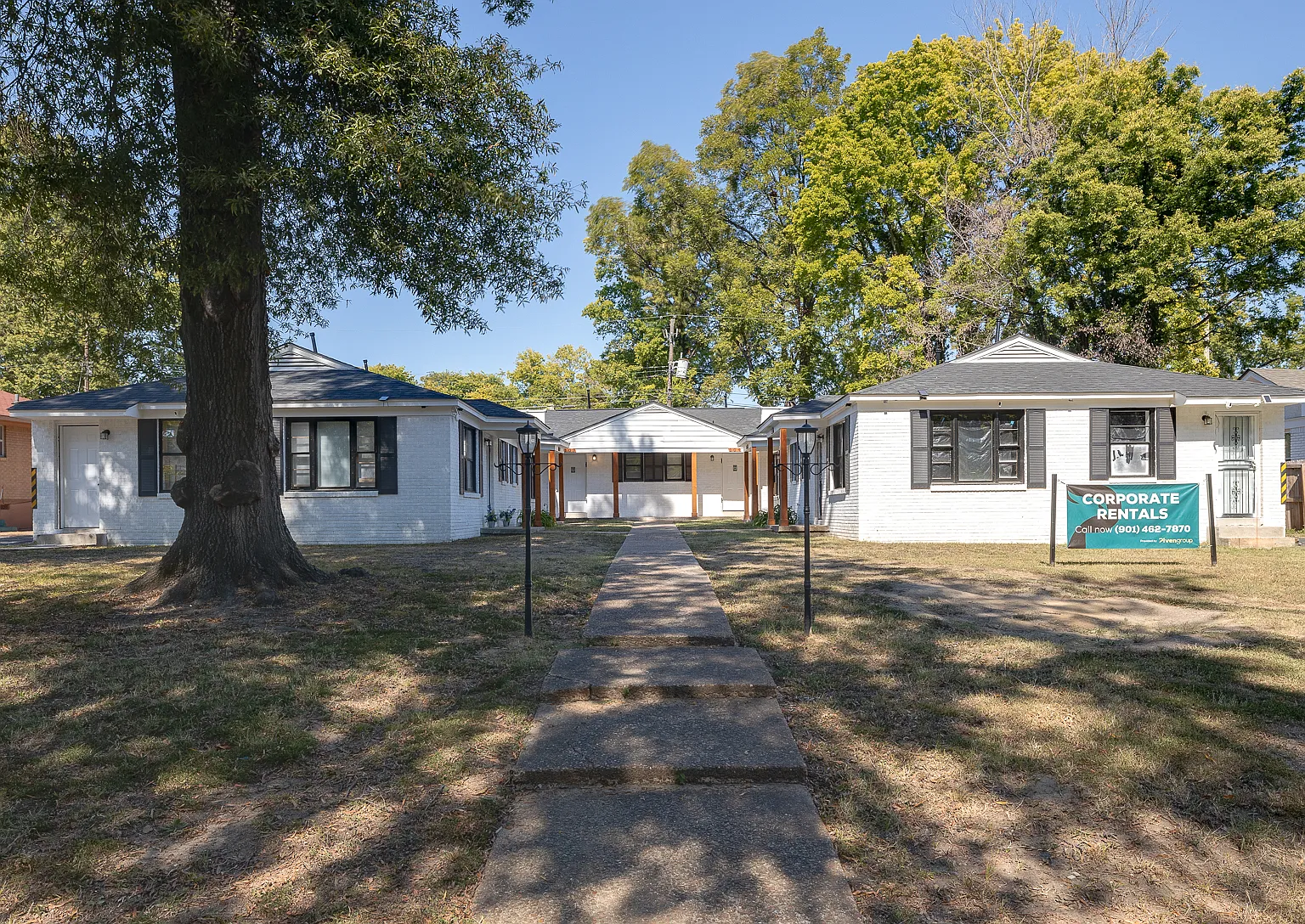 1050 N Pkwy — Photo 1