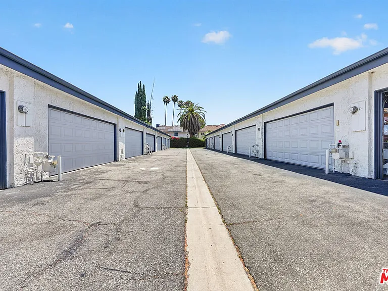 19221 Sherman Way #40 — Photo 30