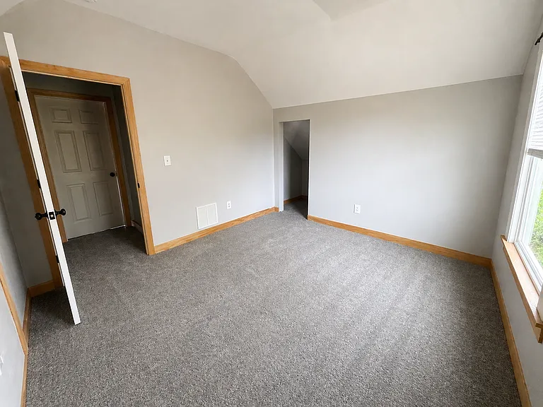 378 Hawkes Ave — Photo 5