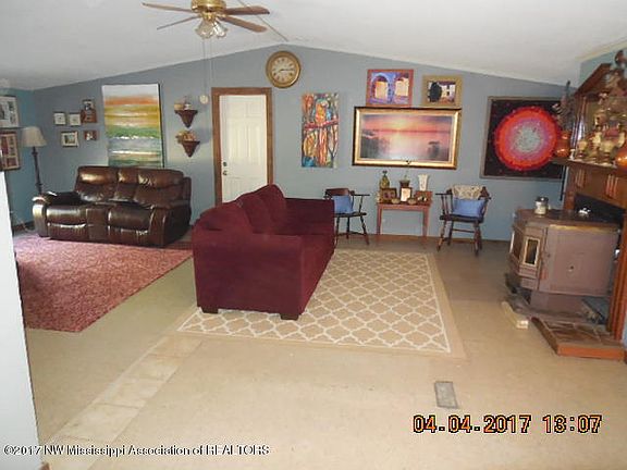 4th image of 909 Peppertree Ln