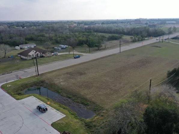 3600 Miori Ln, Victoria, TX 77901