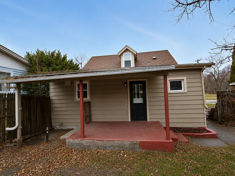 1009 W 10th St — Photo 2