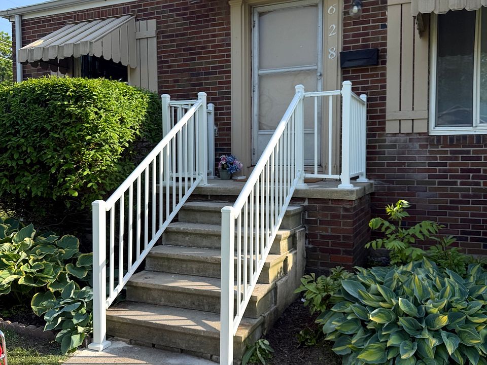 1st image of 628 Rosewood Ave
