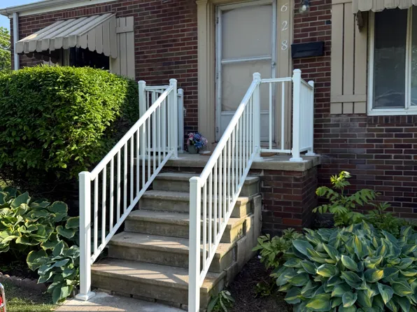 628 Rosewood Ave, Monroe, MI 48162