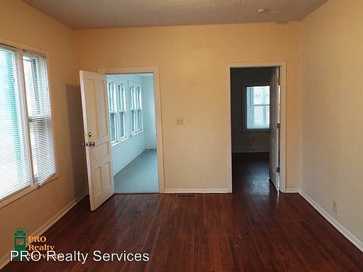 5th image of 2535 4th St NE